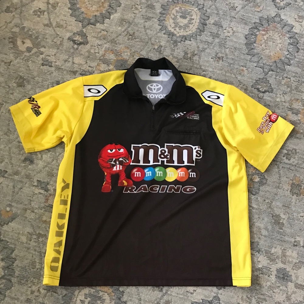 Men’s XL Oakley Kyle Busch pit crew shirt